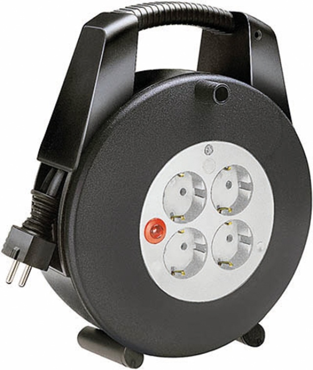 Brennenstuhl kabelvinda 4xCEE 7/4, 1xCEE 7/7, IP 44,brytare, 15m,svart