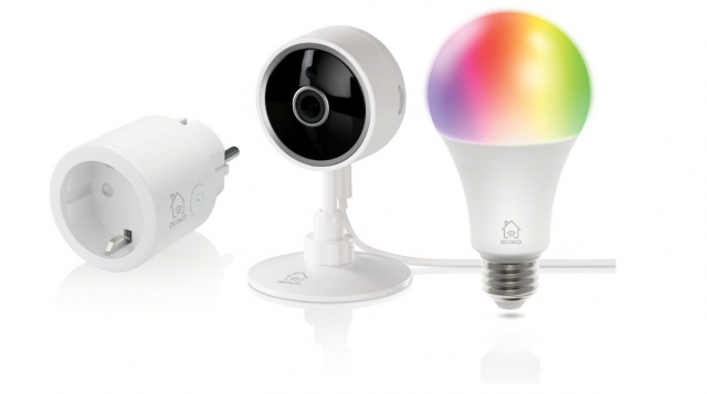 DELTACO SMART HOME Starterkit met stekker, camera en RGB-lamp