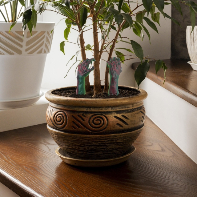 Mad Monkey Zombie Handen