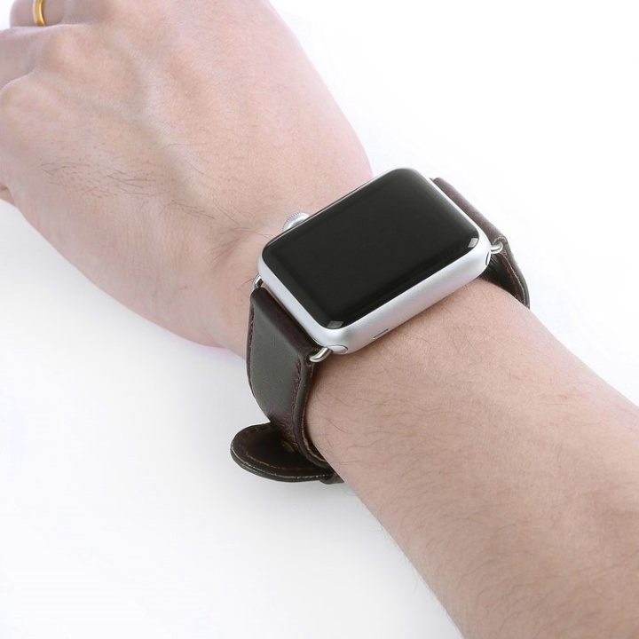 Horlogeband van imitatieleer voor Apple Watch, 42/44/45mm, Donkerbruin in de groep SMARTPHONE & TABLETS / Training, thuis & vrije tijd / Apple Watch & Accessoires / Accessoires bij TP E-commerce Nordic AB (38-29517)