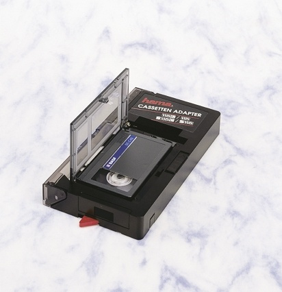 HAMA VHS-C/VHS Auto Cassette Adapt er in de groep HOME ELECTRONICS / Audio & Beeld / TV & Accessoires / Draadloze mediaspeler bij TP E-commerce Nordic AB (38-47303)