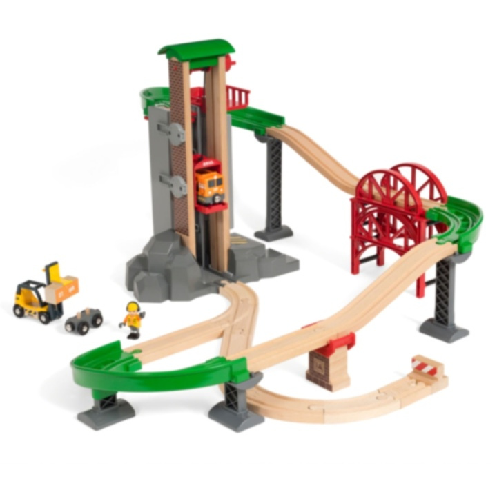 Brio 33887 Set med hisschakt & bro. in de groep SPEELGOED, KINDER- & BABYPRODUCTEN / Speelgoed / Bouwspeelgoed / Brio treinrails bij TP E-commerce Nordic AB (38-70291)