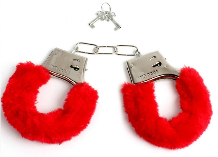 Handboeien met pluis, Rood in de groep SPORT, VRIJE TIJD & HOBBY / Leuke dingen / Leuke dingen bij TP E-commerce Nordic AB (38-80951)