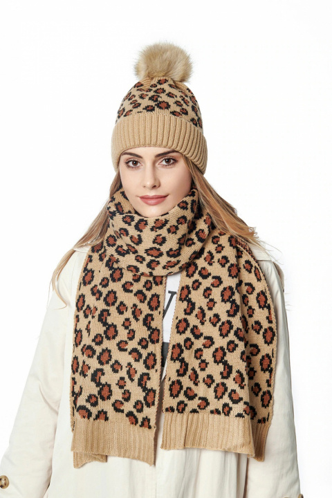 Matchende muts en sjaal met luipaardprint in de groep SPORT, VRIJE TIJD & HOBBY / Accessoires / Wanten & Handschoenen bij TP E-commerce Nordic AB (38-83043)
