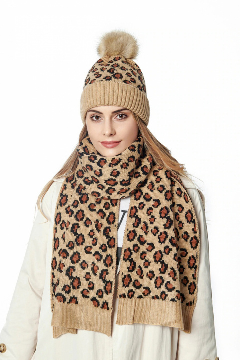 Bijpassende muts en sjaal met luipaardprint in de groep SPORT, VRIJE TIJD & HOBBY / Accessoires / Wanten & Handschoenen bij TP E-commerce Nordic AB (38-83043)