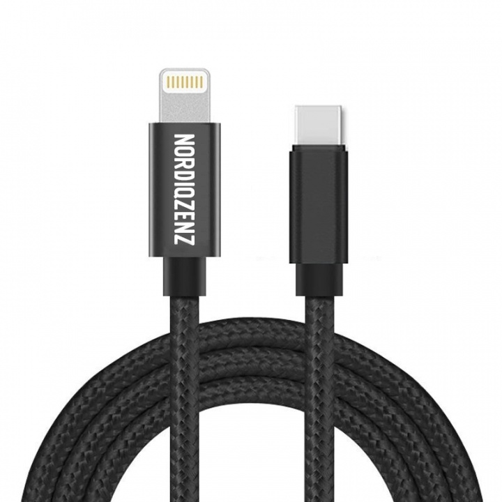 NORDIQZENZ USB-C naar Lightning Textielkabel, 1m, Zwart in de groep SMARTPHONE & TABLETS / Opladers & Kabels / Kabels / Kabels Lightning bij TP E-commerce Nordic AB (38-84017)