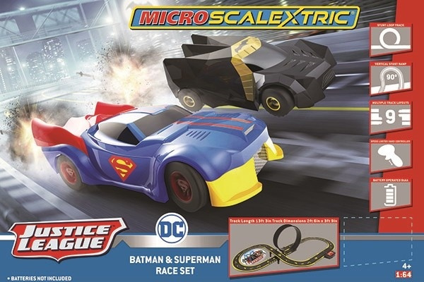 Bilbana Micro Scalextric Justice League - Batman mot Superman in de groep SPEELGOED, KINDER- & BABYPRODUCTEN / Op afstand bestuurbaar / Autobanen / Banen bij TP E-commerce Nordic AB (38-95502)