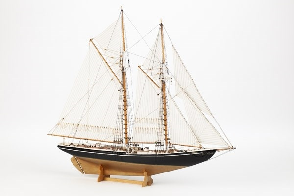 1:100 Bluenose II -Wooden hull in de groep SPORT, VRIJE TIJD & HOBBY / Hobby / Houten modellen / Schepen bij TP E-commerce Nordic AB (A05420)