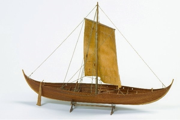 1:25 Roar Ege -Wooden hull in de groep SPORT, VRIJE TIJD & HOBBY / Hobby / Houten modellen / Schepen bij TP E-commerce Nordic AB (A05429)