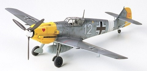 Tamiya 1/72 MESSERSCHMITT BF109E-4/7 in de groep SPORT, VRIJE TIJD & HOBBY / Hobby / Kunststof modellen / Vliegtuigen/helikopters bij TP E-commerce Nordic AB (A06206)