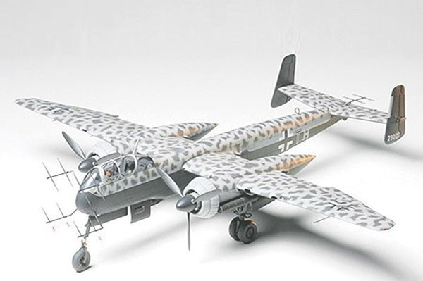 Tamiya 1/48 HEINKEL HE219 UHU in de groep SPORT, VRIJE TIJD & HOBBY / Hobby / Kunststof modellen / Vliegtuigen/helikopters bij TP E-commerce Nordic AB (A06219)