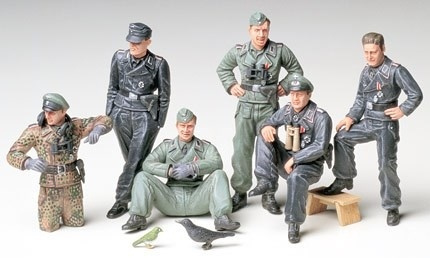 Tamiya 1/35 GERMAN TANK CREW AT REST in de groep SPORT, VRIJE TIJD & HOBBY / Hobby / Kunststof modellen / Militaire voertuigen (land) bij TP E-commerce Nordic AB (A06311)