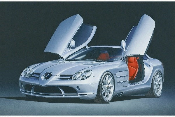 Tamiya 1/24 Mercedes-Benz SLR McLaren in de groep SPORT, VRIJE TIJD & HOBBY / Hobby / Kunststof modellen / Auto\'s bij TP E-commerce Nordic AB (A06431)