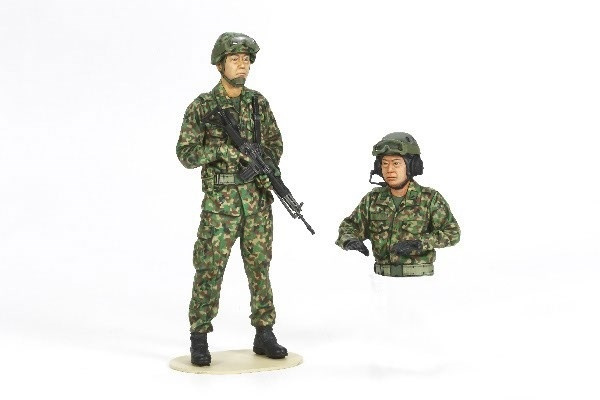 Tamiya 1/16 JGSDF Tank Crew in de groep SPORT, VRIJE TIJD & HOBBY / Hobby / Kunststof modellen / Figuren bij TP E-commerce Nordic AB (A06556)