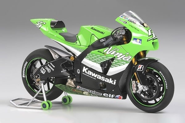 Tamiya 1/12 Kawasaki Ninja ZX-RR in de groep SPORT, VRIJE TIJD & HOBBY / Hobby / Kunststof modellen / Motorfietsen bij TP E-commerce Nordic AB (A06609)