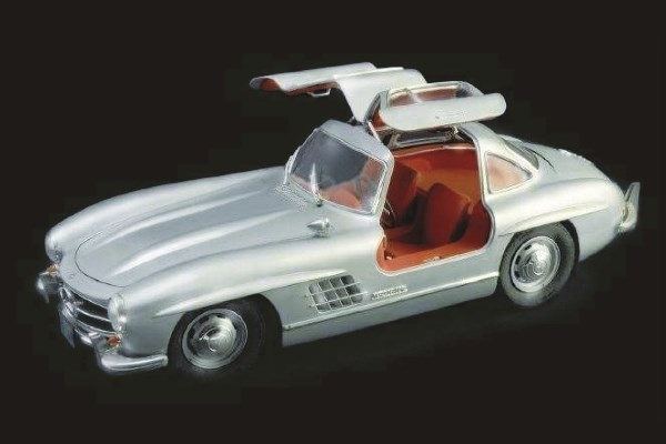 Italeri 1:16 MERCEDES-BENZ 300 SL GULLWING in de groep SPORT, VRIJE TIJD & HOBBY / Hobby / Kunststof modellen / Auto\'s bij TP E-commerce Nordic AB (A07233)