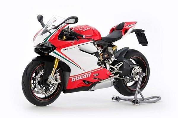 Tamiya 1/12 Ducati 1199 panigale S Tricolore in de groep SPORT, VRIJE TIJD & HOBBY / Hobby / Kunststof modellen / Motorfietsen bij TP E-commerce Nordic AB (A07345)