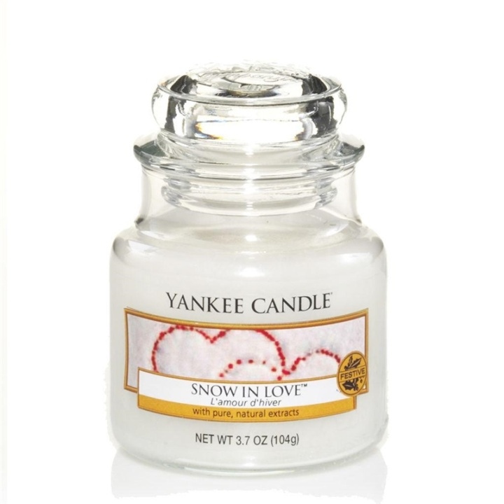 Yankee Candle Classic Small Jar Snow In Love 104g in de groep BEAUTY & HEALTH / Geuren & Parfum / Overige geuren / Geurkaarsen bij TP E-commerce Nordic AB (A13317)