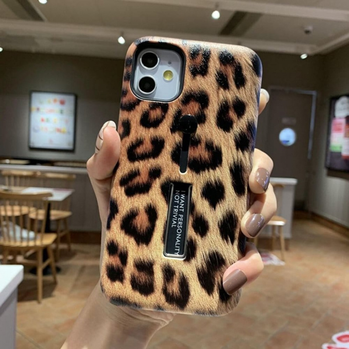 Fashioncase med fingerhållare - iPhone 12 Mini, Leopard in de groep SMARTPHONE & TABLETS / Mobielbescherming / Apple / iPhone 12 Mini / Hoesjes bij TP E-commerce Nordic AB (A20843)