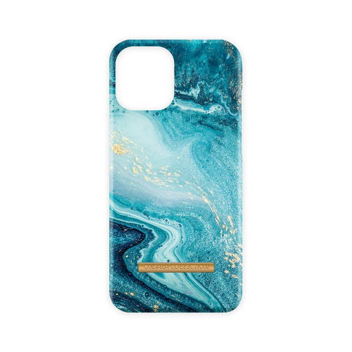 ONSALA COLLECTION Mobile Cover Soft Blue Sea Marble iPhone 13 in de groep SMARTPHONE & TABLETS / Mobielbescherming / Apple / iPhone 13 / Hoesjes bij TP E-commerce Nordic AB (C00162)