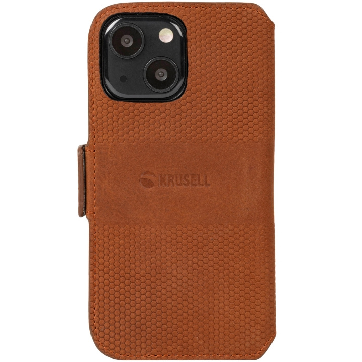 Krusell Leather Phone Wallet iPhone 13 Mini Cognac in de groep SMARTPHONE & TABLETS / Mobielbescherming / Apple / iPhone 13 Mini / Wallet Case bij TP E-commerce Nordic AB (C08753)