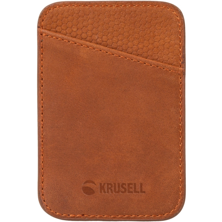 Krusell Magnetic Card Holder Cognac in de groep SMARTPHONE & TABLETS / Mobielbescherming / Apple / iPhone 13 Pro Max / Wallet Case bij TP E-commerce Nordic AB (C08760)
