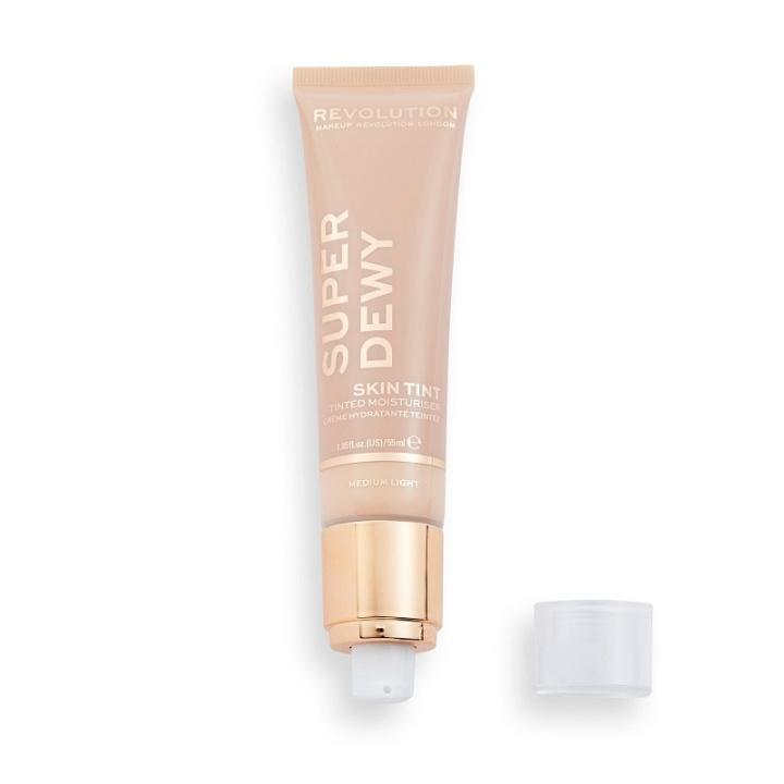 Makeup Revolution Superdewy Tinted Moisturiser Medium Light 55ml in de groep BEAUTY & HEALTH / Huidsverzorging / Gezicht / Dagcrème bij TP E-commerce Nordic AB (C10160)