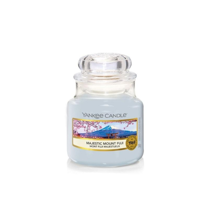 Yankee Candle Classic Small Jar Majestic Mount Fuji 104g in de groep BEAUTY & HEALTH / Geuren & Parfum / Overige geuren / Geurkaarsen bij TP E-commerce Nordic AB (C11193)