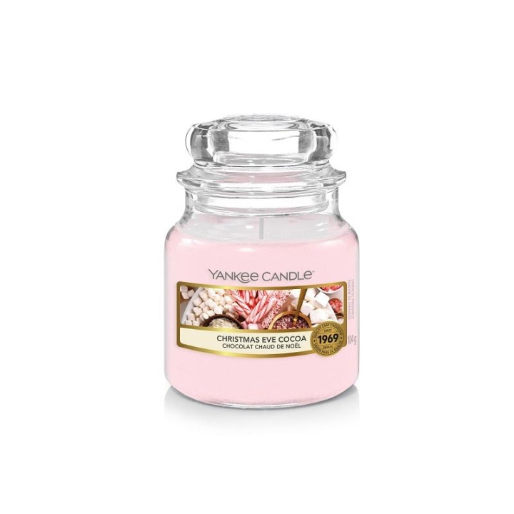 Yankee Candle Classic Small Jar Christmas Eve Cocoa 104g in de groep BEAUTY & HEALTH / Geuren & Parfum / Overige geuren / Geurkaarsen bij TP E-commerce Nordic AB (C11397)