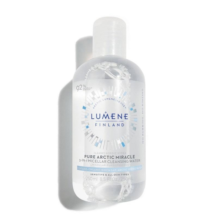 Lumene Pure Arctic Miracle 3-In-1 Cleansing Water 250ml in de groep BEAUTY & HEALTH / Huidsverzorging / Gezicht / Schoonmaak bij TP E-commerce Nordic AB (C13320)