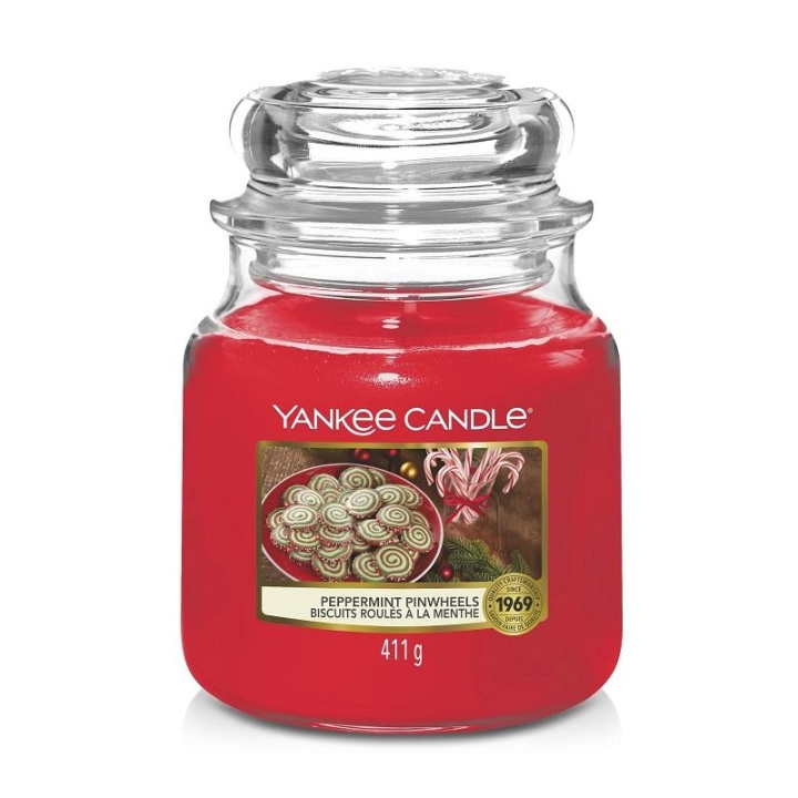 Yankee Candle Classic Medium Jar Peppermint Pinwheels 411g in de groep BEAUTY & HEALTH / Geuren & Parfum / Overige geuren / Geurkaarsen bij TP E-commerce Nordic AB (C14043)