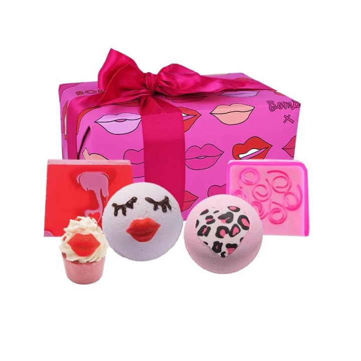 Bomb Cosmetics Lip Sync Pamper Gift Box in de groep BEAUTY & HEALTH / Makeup / Lippen / Lipp gloss bij TP E-commerce Nordic AB (C14053)