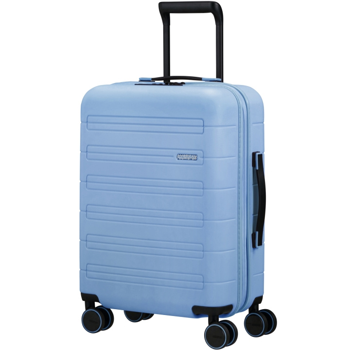 American Tourister Novastream Kabinväska Exp 55 Pastel Blue in de groep SPORT, VRIJE TIJD & HOBBY / Reisaccessoires / Koffers bij TP E-commerce Nordic AB (C22093)