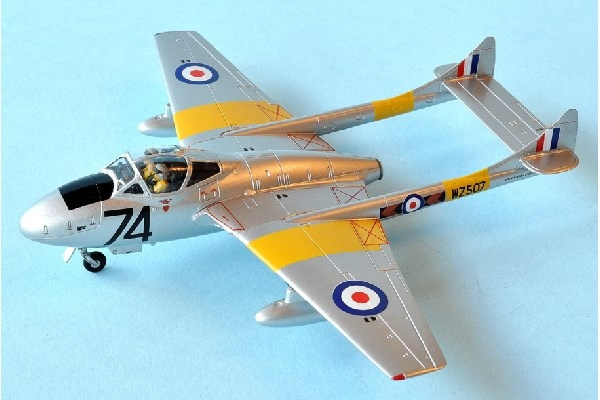 AIRFIX de Havilland Vampire T.11, 1:72 hanging gift set in de groep SPORT, VRIJE TIJD & HOBBY / Hobby / Kunststof modellen / Vliegtuigen/helikopters bij TP E-commerce Nordic AB (C29597)