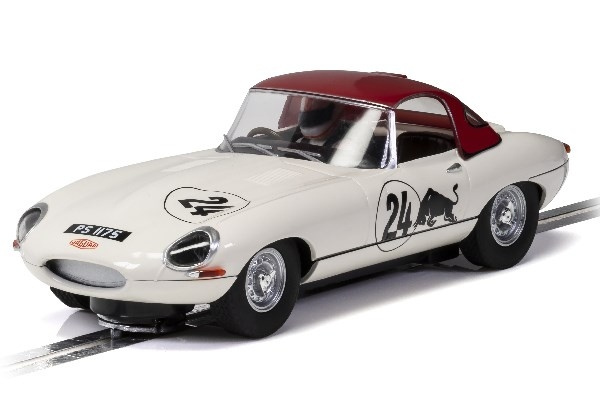 SCALEXTRIC Jaguar E-Type, Goodwood Revival, Adrian Newey in de groep SPEELGOED, KINDER- & BABYPRODUCTEN / Op afstand bestuurbaar / Autobanen / Auto\'s bij TP E-commerce Nordic AB (C29661)