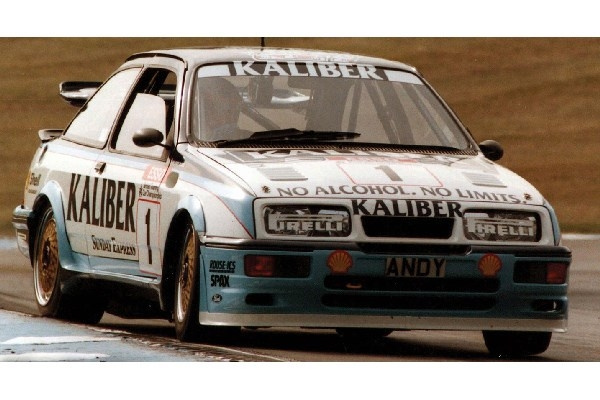 SCALEXTRIC Ford Sierra RS500 - BTCC 1988 - Andy Rouse in de groep SPEELGOED, KINDER- & BABYPRODUCTEN / Op afstand bestuurbaar / Autobanen / Auto\'s bij TP E-commerce Nordic AB (C29670)