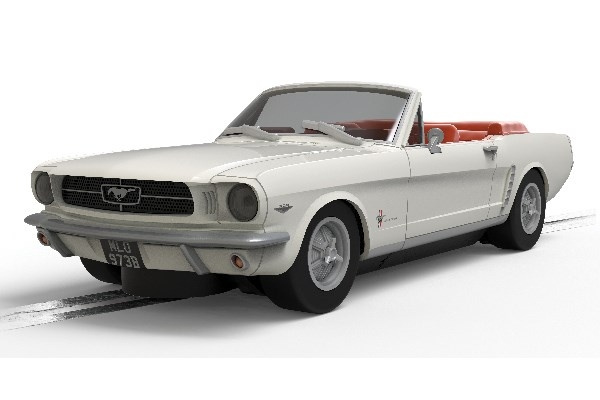 SCALEXTRIC James Bond Ford Mustang - Goldfinger 1:32 in de groep SPEELGOED, KINDER- & BABYPRODUCTEN / Op afstand bestuurbaar / Autobanen / Auto\'s bij TP E-commerce Nordic AB (C29708)