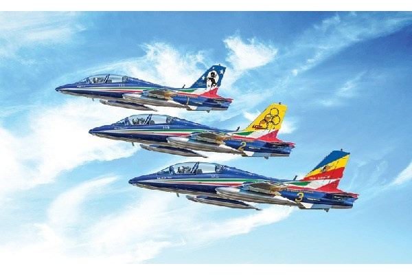 ITALERI 1:72 Aermacchi MB-339 \'60th P.A.N. Anniversary\' in de groep SPORT, VRIJE TIJD & HOBBY / Hobby / Kunststof modellen / Vliegtuigen/helikopters bij TP E-commerce Nordic AB (C29782)