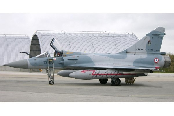 Revell Dassault Mirage 2000C 1:48 in de groep SPORT, VRIJE TIJD & HOBBY / Hobby / Kunststof modellen / Vliegtuigen/helikopters bij TP E-commerce Nordic AB (C29904)
