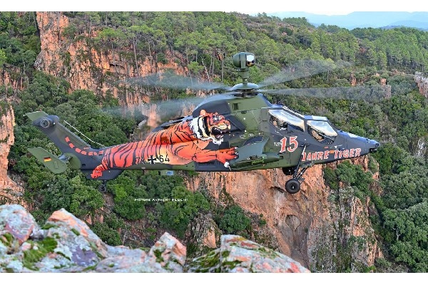 Revell Eurocopter Tiger \'15 Years Tiger\' 1:72 in de groep SPORT, VRIJE TIJD & HOBBY / Hobby / Kunststof modellen / Vliegtuigen/helikopters bij TP E-commerce Nordic AB (C29921)