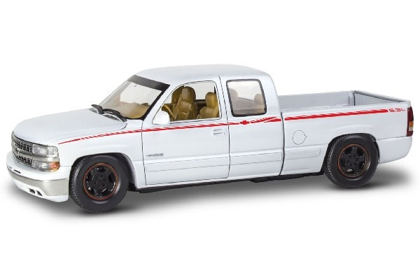 Revell 1999 Chevy Silverado Custom Pickup in de groep SPORT, VRIJE TIJD & HOBBY / Hobby / Kunststof modellen / Auto\'s bij TP E-commerce Nordic AB (C29997)