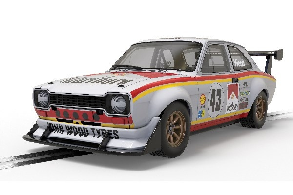 Scalextric Ford Escort MK1 RSR - Lea Wood 1:32 in de groep SPEELGOED, KINDER- & BABYPRODUCTEN / Op afstand bestuurbaar / Autobanen / Auto\'s bij TP E-commerce Nordic AB (C30504)