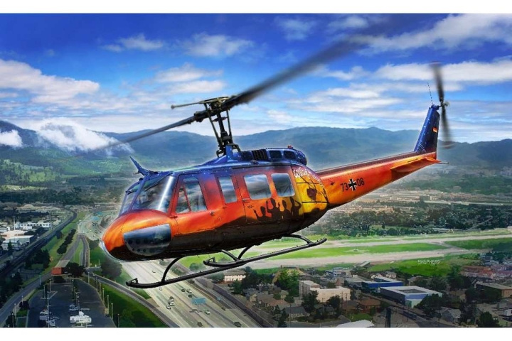 Revell Bell UH-1D \'Goodbye Huey\' 1:32 in de groep SPORT, VRIJE TIJD & HOBBY / Hobby / Kunststof modellen / Vliegtuigen/helikopters bij TP E-commerce Nordic AB (C30568)