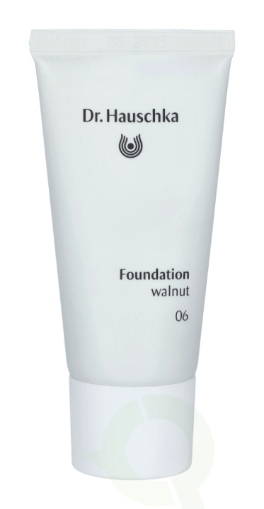 Dr. Hauschka Foundation 30 ml #06 Walnut in de groep BEAUTY & HEALTH / Makeup / Make-up gezicht / Foundation bij TP E-commerce Nordic AB (C41397)