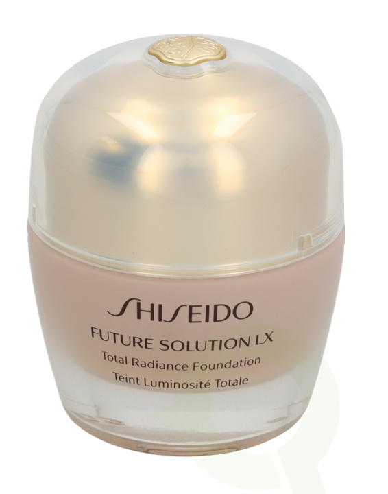 Shiseido Future Solution LX Total Radiance Foundation SPF15 30 ml Golden 3 in de groep BEAUTY & HEALTH / Makeup / Make-up gezicht / Foundation bij TP E-commerce Nordic AB (C41791)