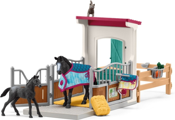 Schleich Horse Club 42611 Box with Mare and Foal in de groep SPEELGOED, KINDER- & BABYPRODUCTEN / Speelgoed / Figuren & miniaturen bij TP E-commerce Nordic AB (C47867)