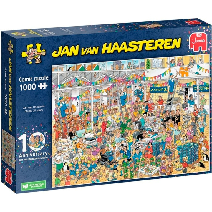 Jan van Haasteren JVH Studio (1000 stukjes) (JUM00028) in de groep SPORT, VRIJE TIJD & HOBBY / Hobby / Puzzel bij TP E-commerce Nordic AB (C89999)