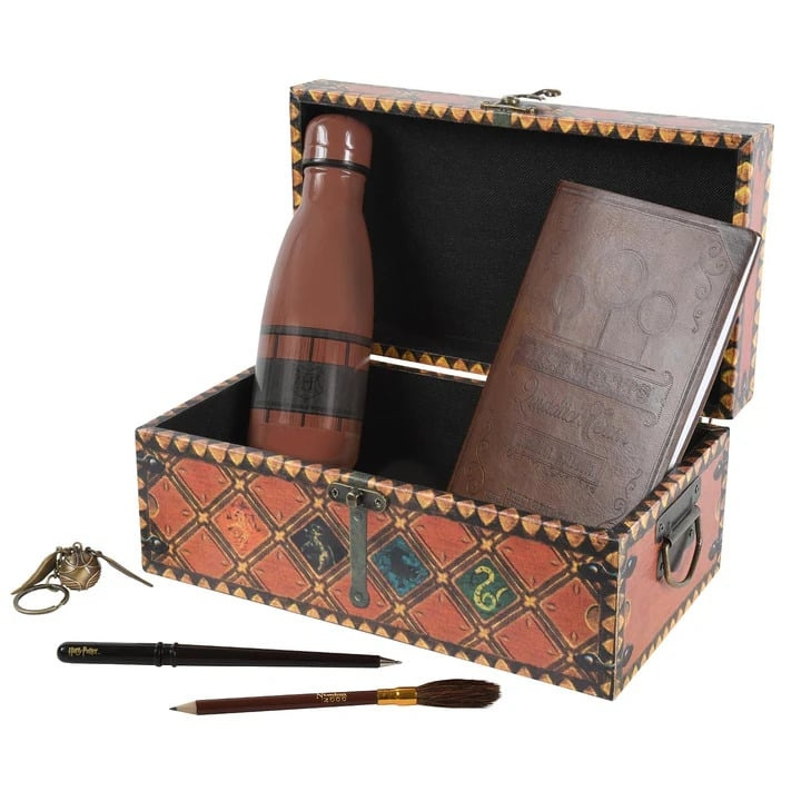 Pyramid International HARRY POTTER (QUIDDITCH HUTKOFFER) PREMIUM GESCHENKSET in de groep SPORT, VRIJE TIJD & HOBBY / Leuke dingen / Verzamelobjecten bij TP E-commerce Nordic AB (D15475)