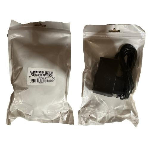 Trade Invaders Super Nintendo AC adapter (in freaks and geeks tassen + labels) in de groep HOME ELECTRONICS / Spelconsoles en accessoires / Nintendo 3DS bij TP E-commerce Nordic AB (D15509)