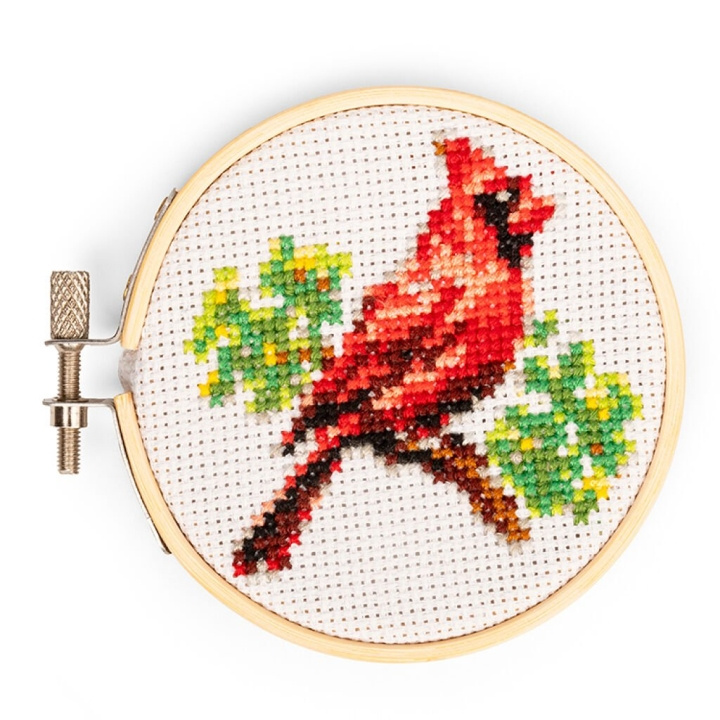Kikkerland Kardinaal Mini Kruissteek Borduurmotief - (GG276) in de groep SPORT, VRIJE TIJD & HOBBY / Leuke dingen / Leuke dingen bij TP E-commerce Nordic AB (D17598)